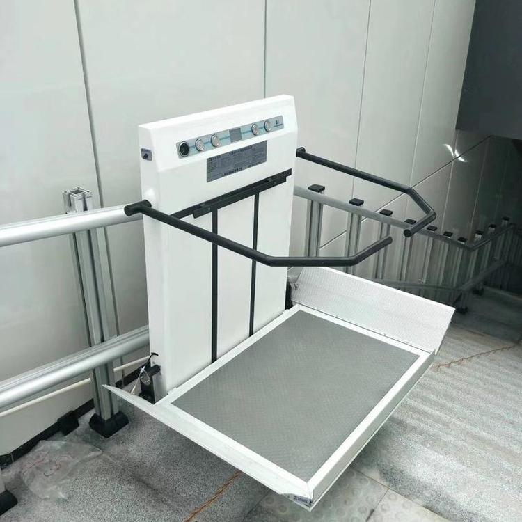 斜挂式升降机 