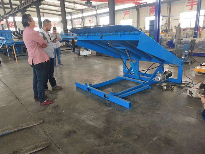 迪拜客户来厂订货